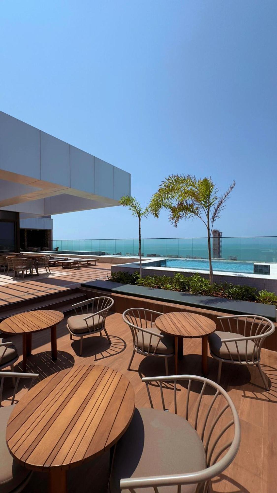 Esmeralda Com Piscina E Vista O Mar Apartamento