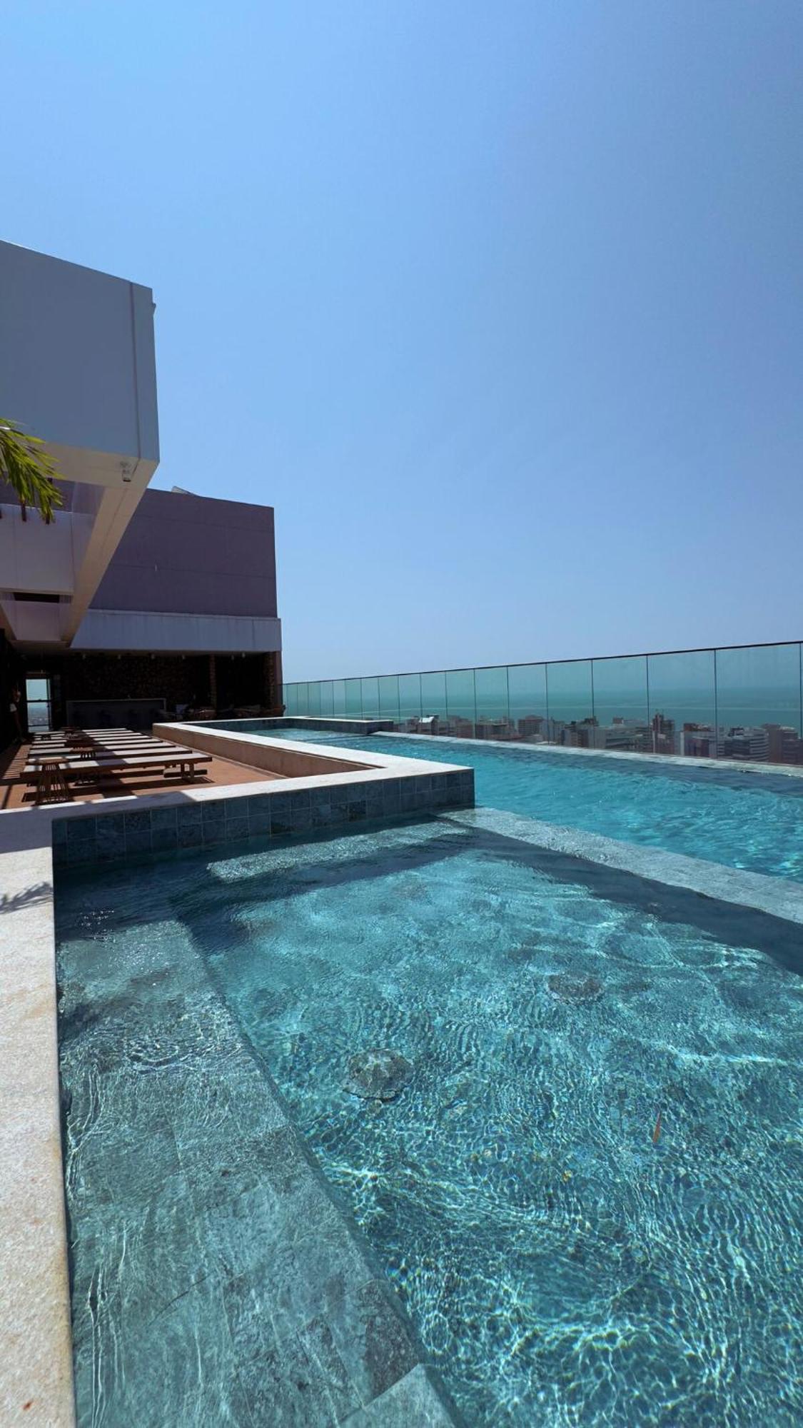 Esmeralda Com Piscina E Vista O Mar Apartamento *